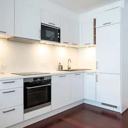 Stylish With Sea View For 4 People Apartment
