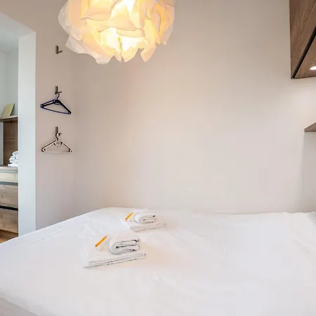 Apartment Stylish With Sea View For 4 People